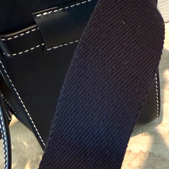 Authentic Tory Burch Lee Radziwill Petite Bucket Bag Black NWT - Picture 11 of 17